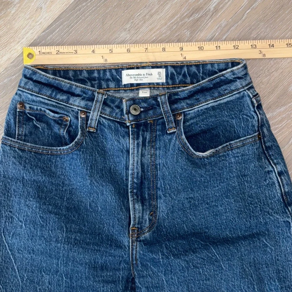 Abercrombie & Fitch Curve Love 90s Relaxed Jean High Rise Blue Denim 25 0R